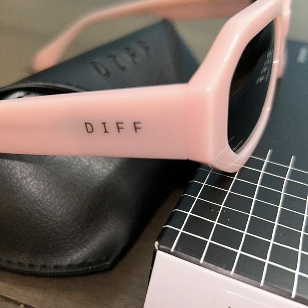 DIFF Pink Rectangle Sunglasses Polarized Y2K Aesthetic Retro UV 400 - Picture 9 of 9